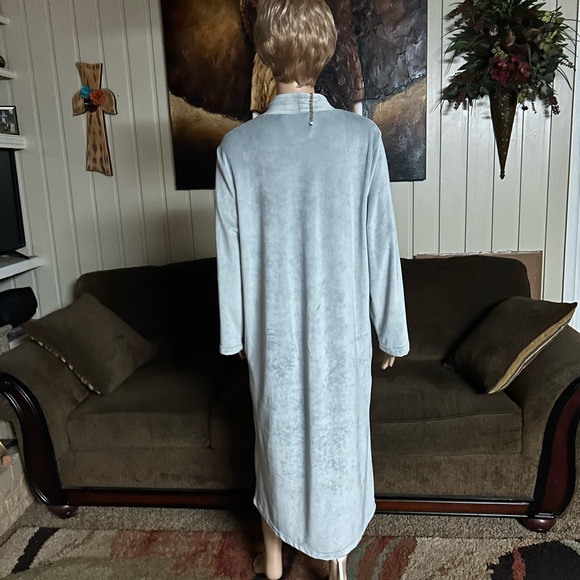 Adonna Sleepwear • Gray • Plush • Robe • Size Medium - Picture 9 of 16